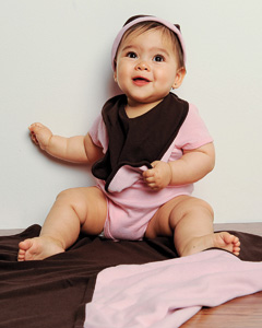 (190a) Bella Infant's 5.8 oz. Reversible Blanket